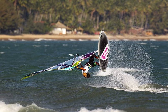 Gollito at full stretch - Vietnam PWA Grand Slam 2011 - Day 2 ©  John Carter / PWA http://www.pwaworldtour.com